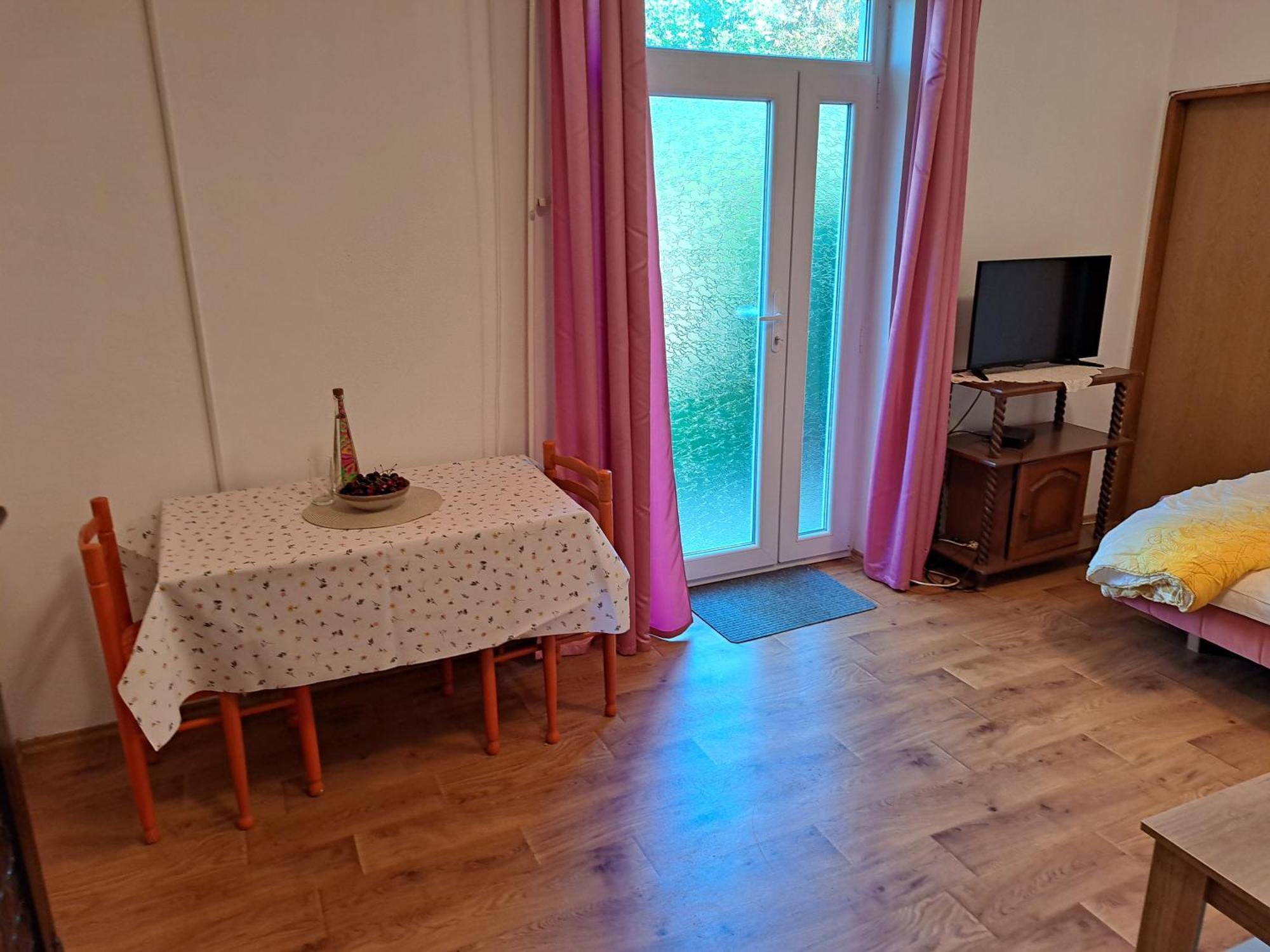 Apartman Oaza Требинє Екстер'єр фото